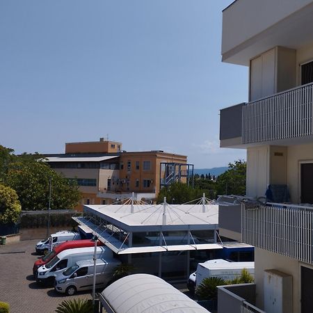Da Luigi Locazioni Brevi Turistiche Bed & Breakfast Монополи Стая снимка